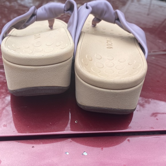 Vionic - Picture 4 of 7